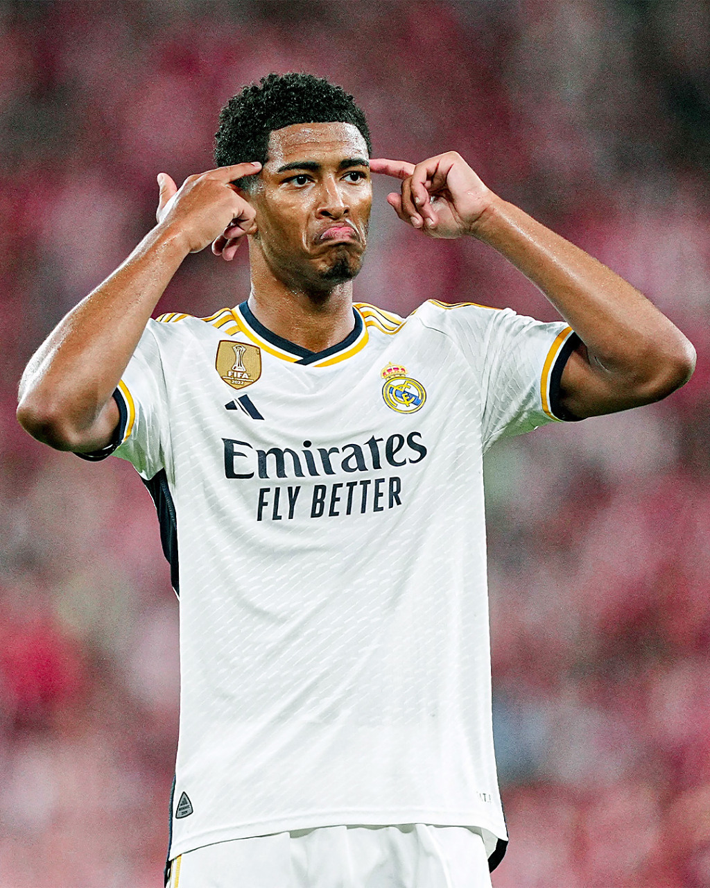 孙颖莎的身体柔韧性太好了，膝盖不弯，就这样直下去系鞋带，没几个人能做到吧