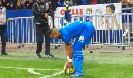 凯恩远射进球飞行速度达到128km／h，为本赛季德甲最快进球