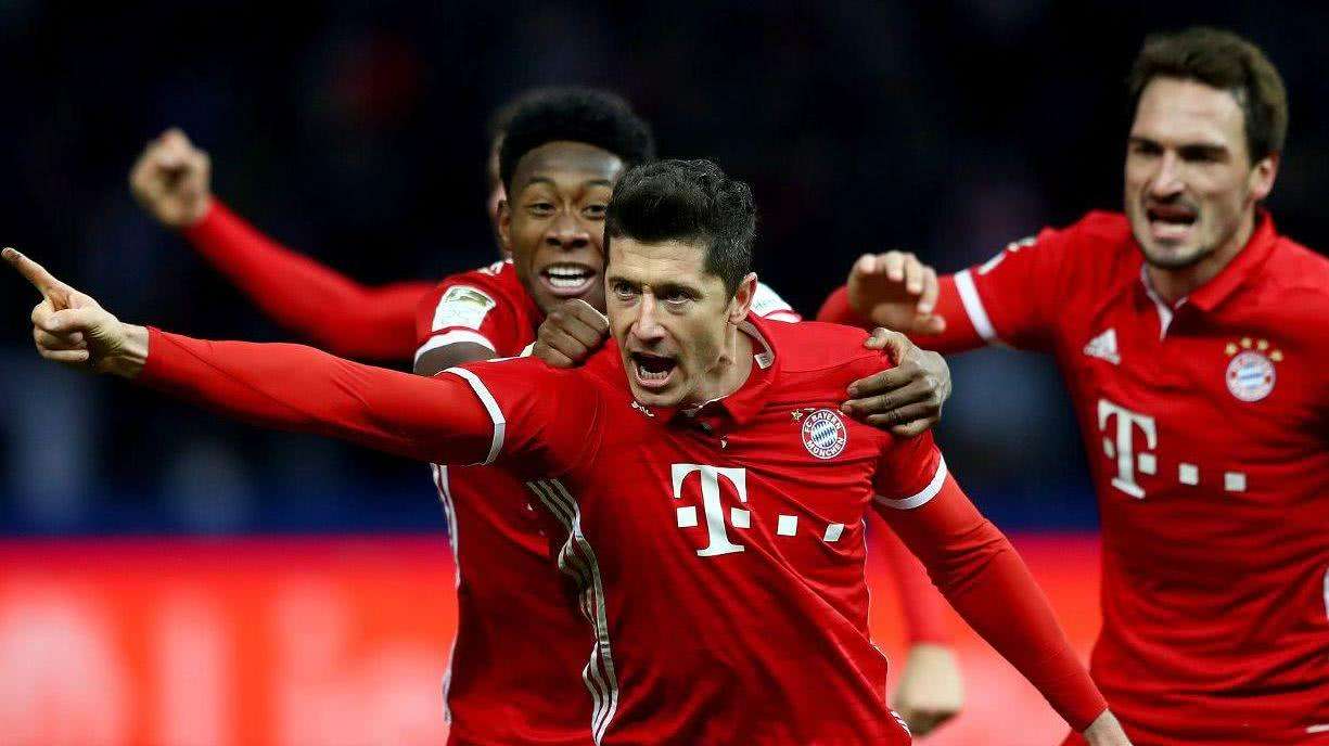 拜仁26／27赛季主场球衣谍照：红色基调搭配领口袖口金色线条（拜仁26／27赛季主场球衣曝光：通体红色，领口与袖口采用金色细边）