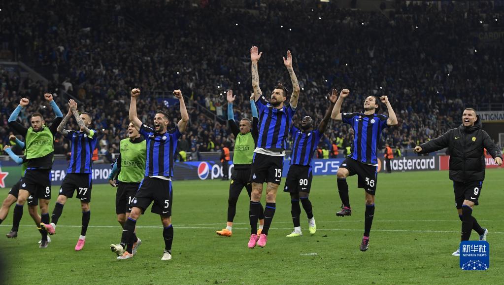 足球欧冠淘汰赛对阵激烈，主帅直言无弱旅（欧冠淘汰赛鏖战正酣，主帅坦言没有弱旅）