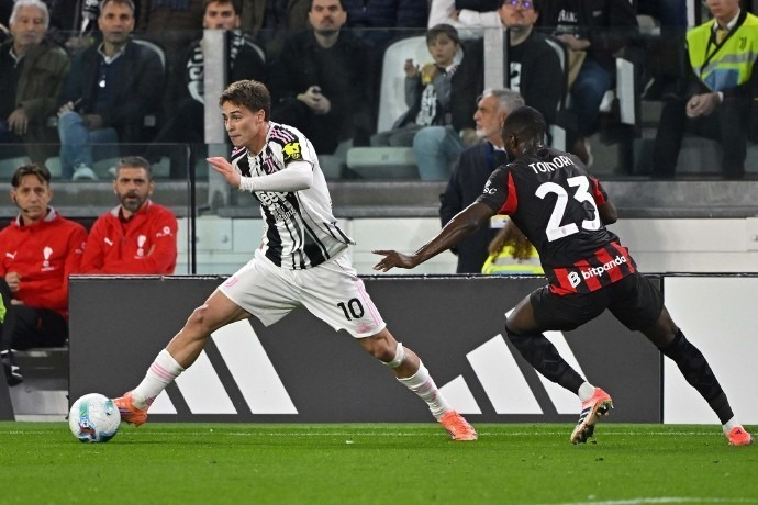 阿莫林：我喜欢马兹拉维的性格，曼联的领导小组不只是看年龄