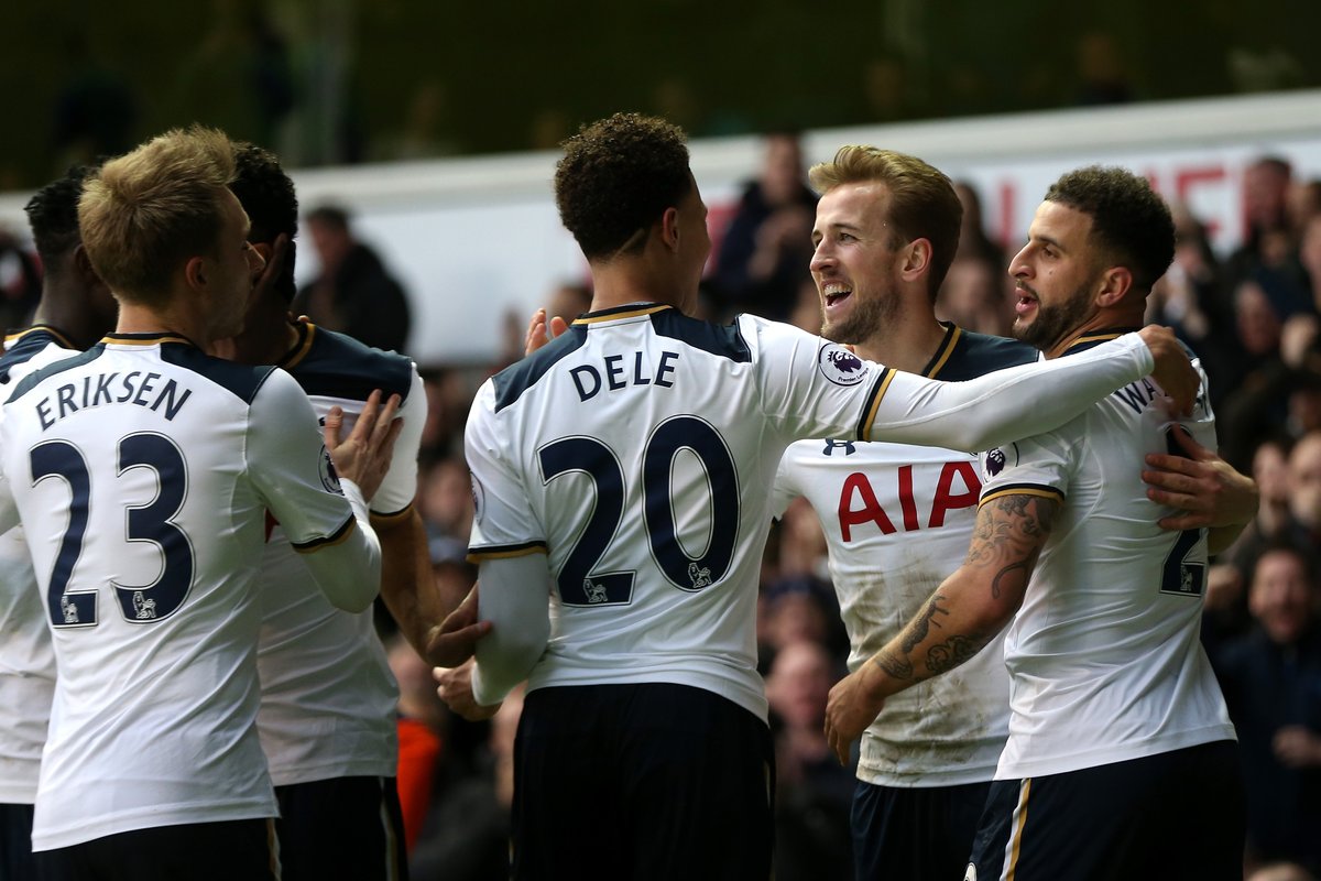 英媒：40岁C罗可能进行多次面部整形，鼻部重塑最为明显（英媒称40岁C罗疑多次整容，鼻部变化最明显）