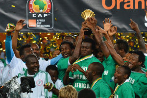 热议海港输球：古斯塔沃停赛影响大；亚冠已是舆论负担（海港落败惹议：古斯塔沃停赛代价不小，亚冠成舆论包袱）