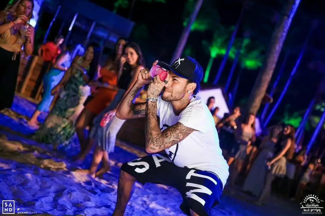 德劳伦蒂斯：永远不要怀疑孔蒂，那不勒斯球迷可继续梦想冠军（德劳伦蒂斯：别质疑孔蒂，那不勒斯球迷依然可以憧憬冠军）