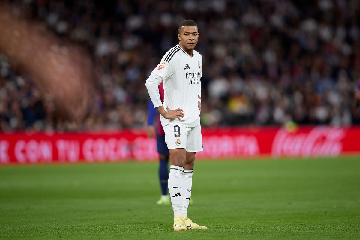 BBC：梅努薪资较低，曼联清楚若让他离队得花更多钱引援（BBC：梅努收入不高，曼联清楚放走他将付出更高引援成本）