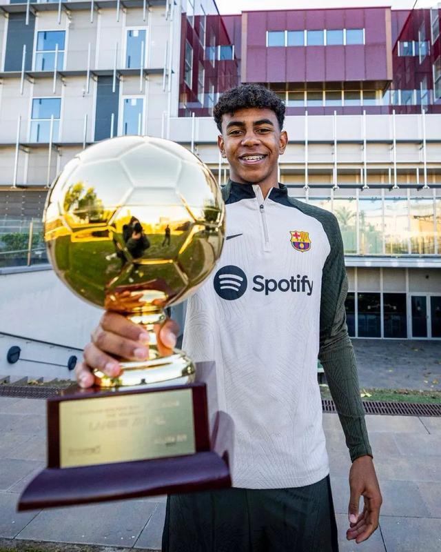 记者：前意大利国脚、国米旧将坎德雷瓦将出任意大利U15助教