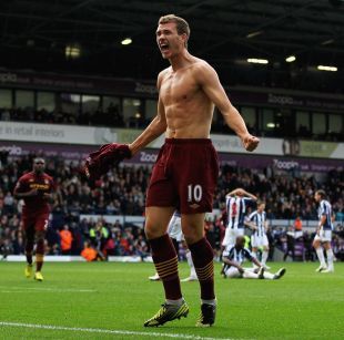 马丁内利：欧冠比赛空间更大，英超有些队喜欢摆大巴所以难踢（马丁内利：欧冠空间更充裕，英超不少队爱摆大巴，比赛更难踢）