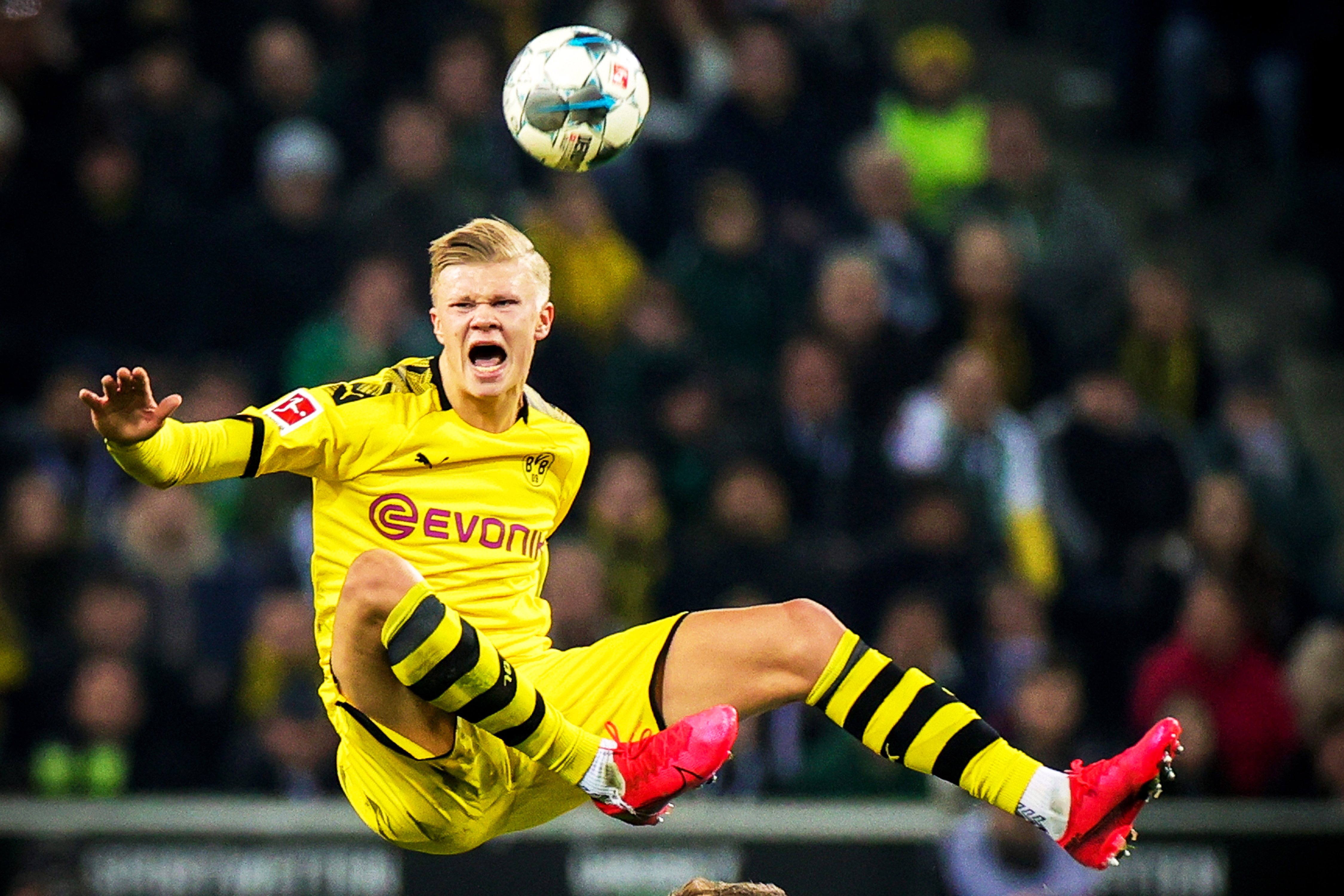 毕尔巴鄂竞技对阵马德里竞技：西甲第15轮巅峰对决，谁能笑到最后？（西甲第15轮焦点之战：毕尔巴鄂竞技VS马德里竞技，鹿死谁手？）