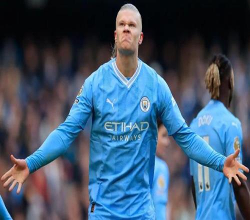 小法：管理更衣室是阿隆索最大的挑战，球队里所有人都想上场（小法：阿隆索最大难题在更衣室管理，队内人人渴望出场）