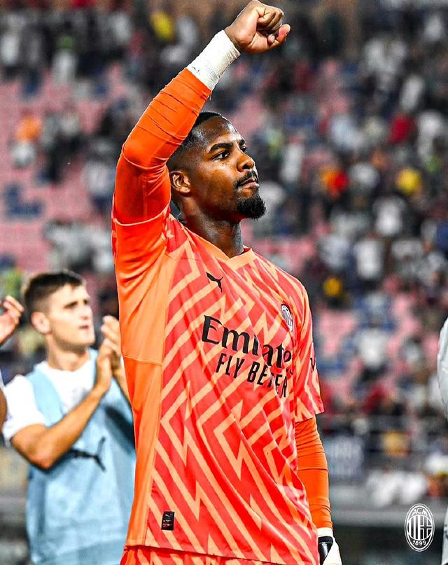 芬奇：主力球员上半场必须努力防守，他们打得太随意了