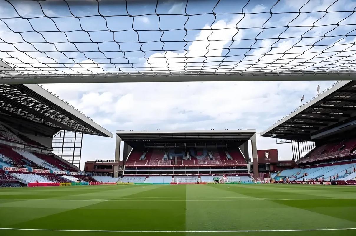 TA：热刺希望与范德芬续约；冬窗引援会因帕拉蒂奇去留而调整（TA：热刺欲与范德芬续约，帕拉蒂奇去留或左右冬窗引援策略）